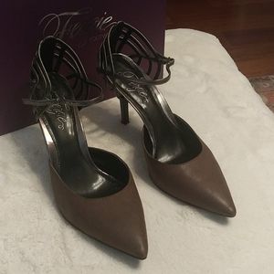 Brown classic heels